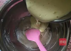 Illustration of how to make banana milk waffles 9