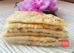 Illustration of how to make shredded potato and egg pancakes 11