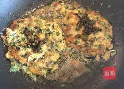 Toona and sea cucumber pancake recipe 10