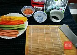 Illustration of how to make fancy sushi 1
