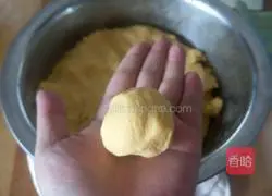 Milk-flavored bean paste pumpkin cake recipe 4