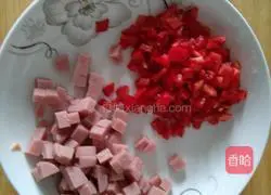 Illustration of how to make chili, ham and egg pancakes 1