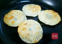 Illustration of how to make pepper and eggplant pie 13