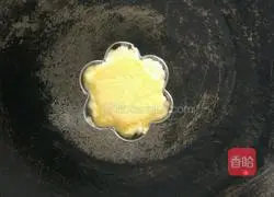 Illustration of how to make plum blossom cake 3