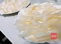 Illustration of a new way to eat roast duck pancake skin 7