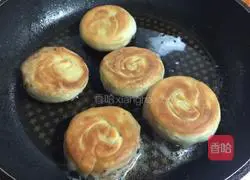 Illustration of how to make beef crispy cake 13