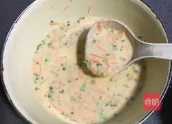 Illustration of how to make carrot and egg pancakes 4