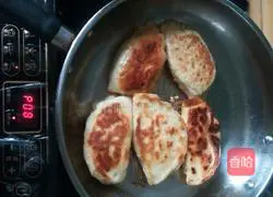 Illustration of how to make cabbage and meat pie 8