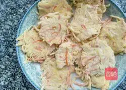 Illustration of how to make potato and carrot shredded cake 7