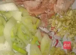 Illustration of how to make stir-fried pancakes with garlic sprouts and bean sprouts 1