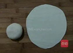 Illustration of how to fill egg cakes with success even for those with disabilities 4