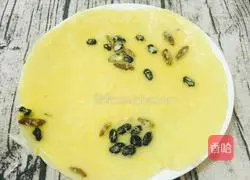Illustration of how to make raisin milk egg cake 11