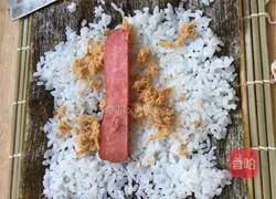 Illustration of how to make ham sushi 4