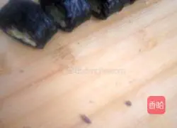 Illustration of how to make black rice sushi 13