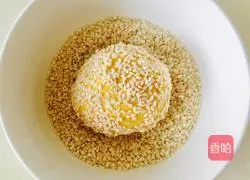 Illustration of how to make sesame pumpkin cake with bean paste filling (electric baking pan version) 13