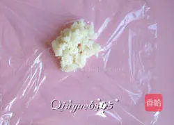 Illustration of how to make caviar warship sushi 3