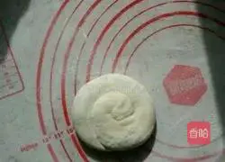 Illustration of how to make scallion pancakes 12