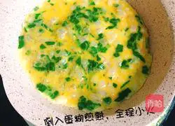 Illustration of how to make shrimp omelette 7