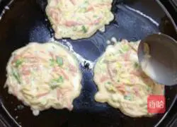 Illustration of how to make potato pancakes 6