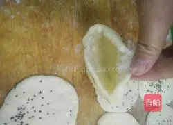 Illustration of how to make dough pancakes 5