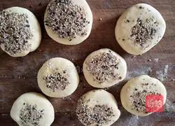 Illustration of how to make yeast corn and bean paste cake 7