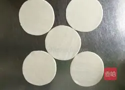 Illustration of how to make dumpling skin scallion pancakes 3