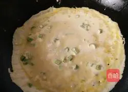 Illustration of how to make egg and green onion cake 4