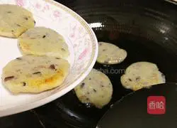 Illustration of making black rice and milk pancakes 11