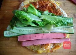 Illustration of how to make egg-filled pancakes 15