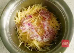 Illustration of how to make delicious potato pancakes 3