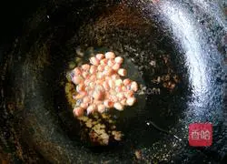 Illustration of how to make peanut and purple cabbage pancakes 2