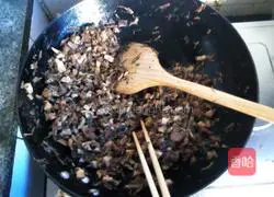 Illustration of how to make pan-fried prune and vegetable meatloaf 3