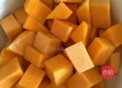 Illustration of how to make pumpkin pie with red bean paste filling 1