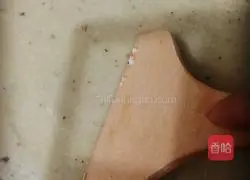 Illustration of how to make bean dregs pancakes 2