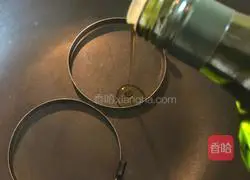 Illustration of how to make toon and sea cucumber pancakes 5