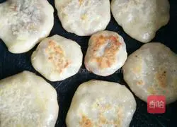 Illustration of how to make beef patties 3