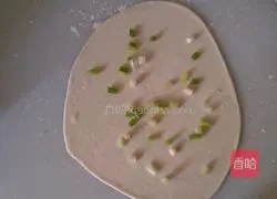 Illustration of how to make hand-shredded shortbread 2