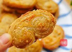 Illustration of how to make butterfly cakes with hand cakes 16