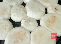 Illustration of how to make brown sugar and red date dough cakes 7