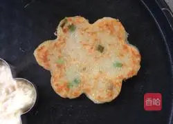 Illustration of how to make pan-fried potato pancakes 9