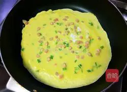 Illustration of how to make ham and egg pancakes 5