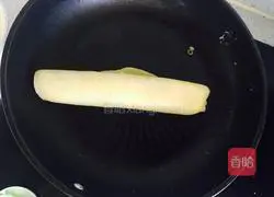 Illustration of how to make breakfast egg burritos 7