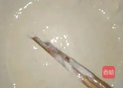 Illustration of how to make oil-free egg pancakes 1