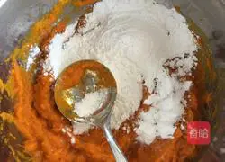 Illustration of how to make Zhixiang pumpkin cake 4