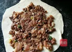 Illustration of how to make prune pancake 3