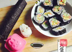 Illustration of how to make sushi rolls 6