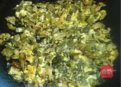 Illustration of how to make pickle egg pancake 6