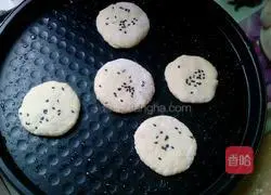 Illustration of how to make small steamed buns and black sesame pancakes 10