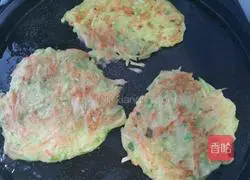 Illustration of how to make pan-fried watermelon and potato cakes 6