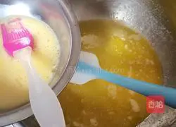 Illustration of how to make mini meat waffles 3